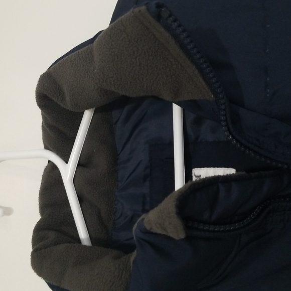 Kids Navy Puffer Vest in Medium - Picture 3 of 4